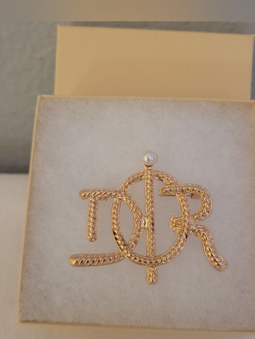 Luxury Brooch - Picture 6 of 7